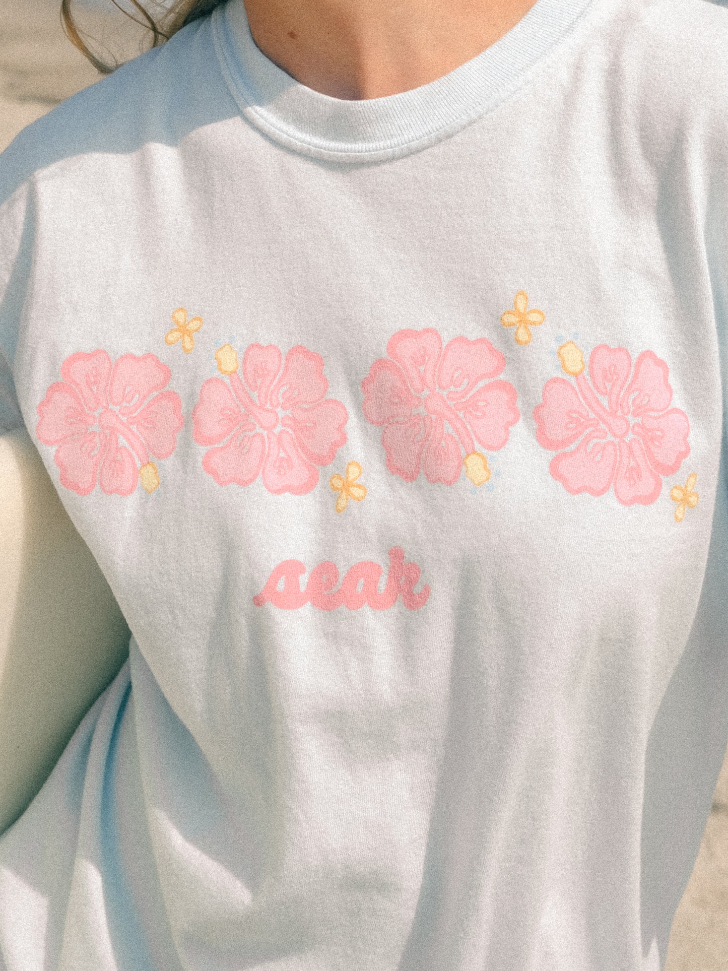 RETRO HIBISCUS TEE